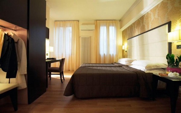 Hotel Touring image 13