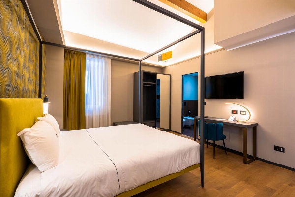 Hotel Touring image 7