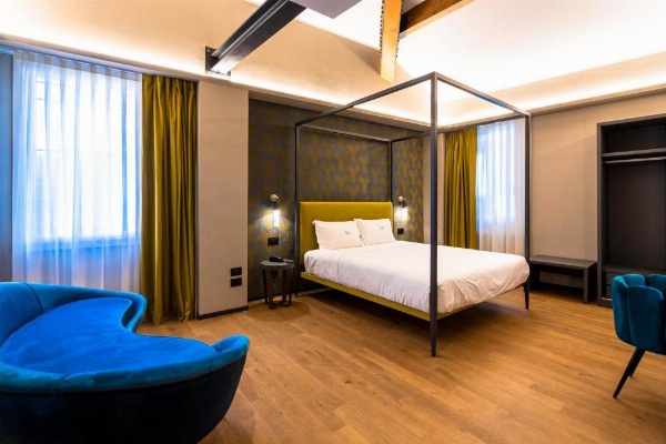 Hotel Touring image 8